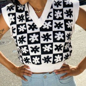 NWOT XL/2X Lisa Says Gah Vera Sweater Vest in the Daisy Check